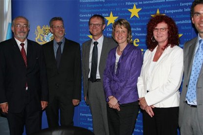 Anja Weisgerber zusammen mit Ansgar Nöth, Bayer. Rundfunk, Dr. Henning Arp, Leiter der Vertretung der Europäischen Kommission in München, Dr. Jörg Vogel, Ministerialdirigent in der Bayerischen Staatskanzlei und Ihrer Kollegin aus dem EU-Parlament Kerstin Westphal